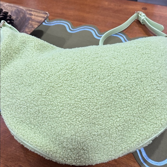 Anthropology mali + lili Green Sherpa Crossbody Bag NWOT - Picture 6 of 12